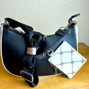 Valentino Orlando with change purse